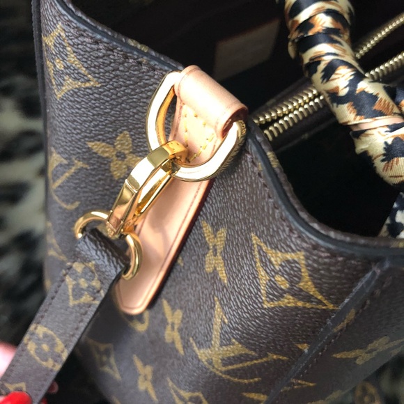 Authentic Louis Vuitton Montaigne B.B. - Picture 2 of 8